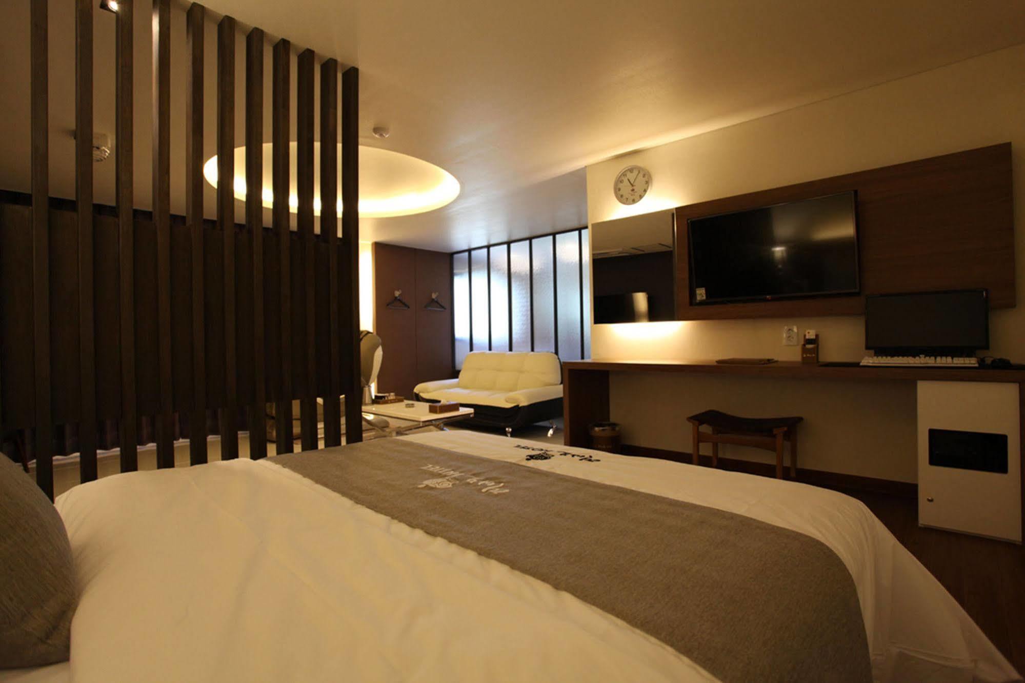 Drive In Hotel Tiamo Пхочхон Экстерьер фото
