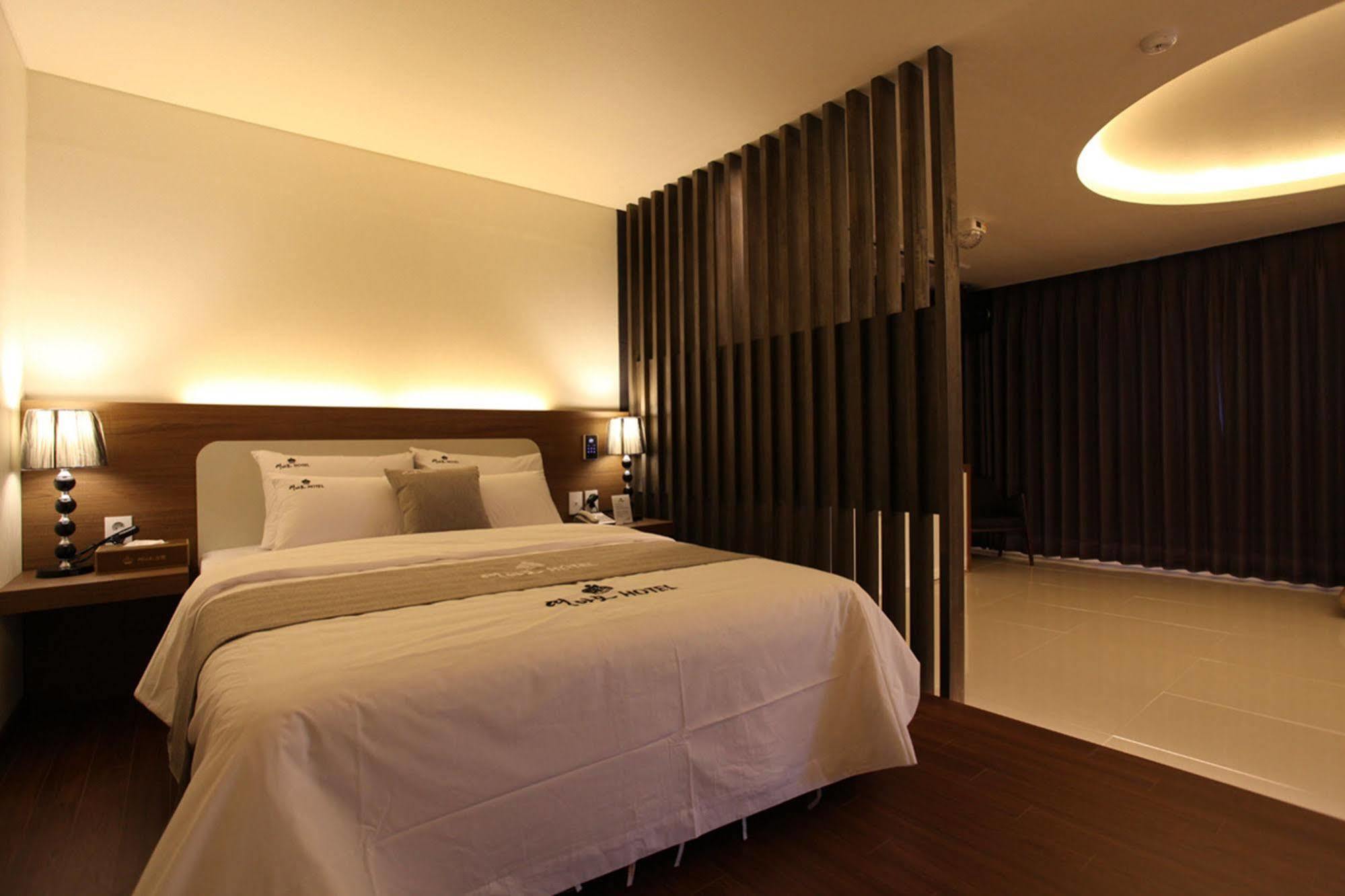 Drive In Hotel Tiamo Пхочхон Экстерьер фото